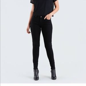 Levi’s 711 Skinny Jeans in Washed Black